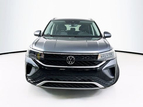 Used 2023 Volkswagen Taos SE w/ Black Wheel Package FWD image 6