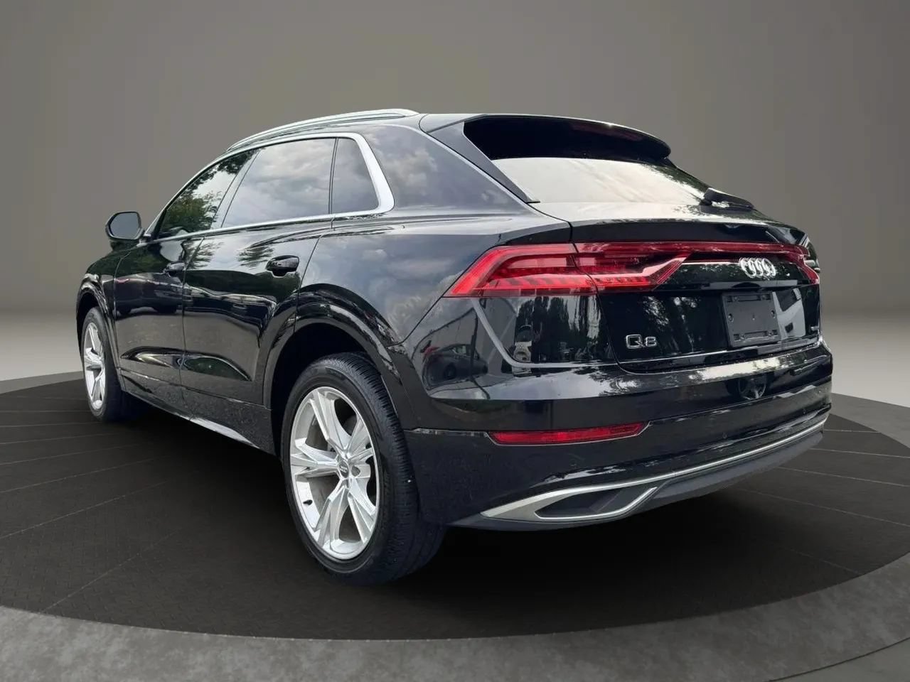 Used 2019 Audi Q8 Premium w/ Convenience Package AWD/4WD image 3