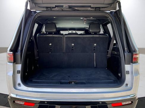 Certified 2024 Jeep Wagoneer Series II w/ Flexible Seating Group AWD/4WD image 25