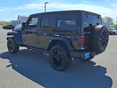 Used 2025 Jeep Wrangler Unlimited Sahara w/ Safety Group AWD/4WD image 4