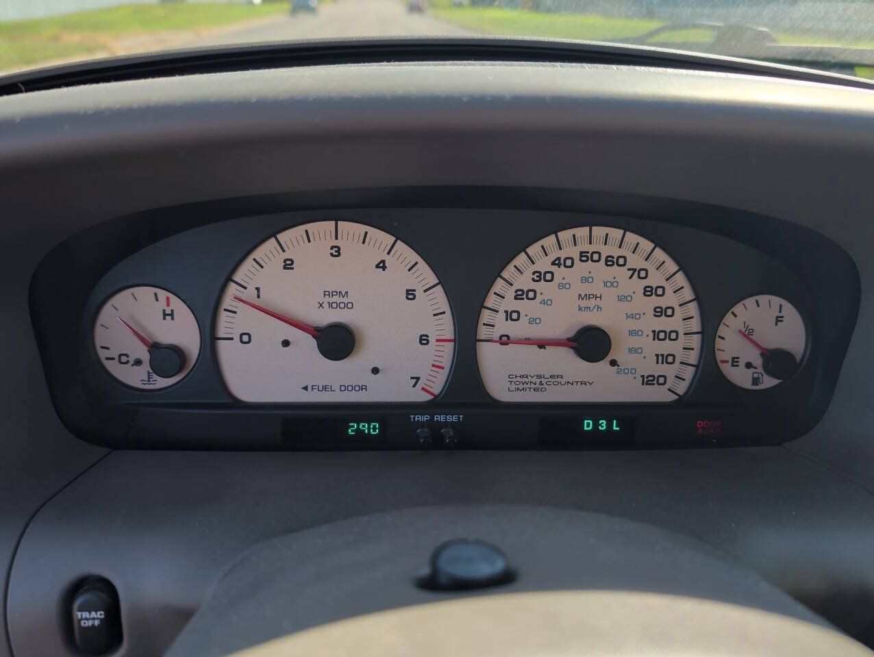 Used 1999 Chrysler Town & Country Limited FWD image 39