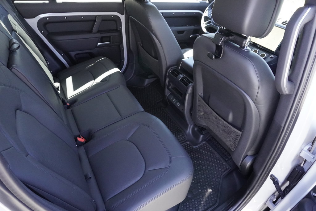 New 2026 Land Rover Defender 110 X-Dynamic SE AWD/4WD image 26