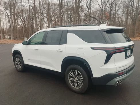 Used 2026 Chevrolet Traverse LT image 2