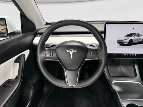 Used 2022 Tesla Model Y Long Range AWD/4WD image 8