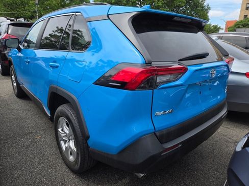 Used 2021 Toyota RAV4 XLE AWD/4WD image 5
