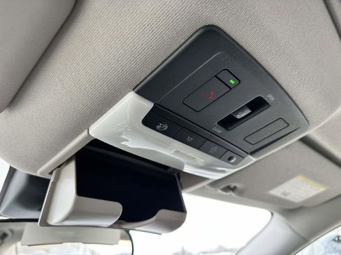Used 2024 Nissan Sentra SR w/ SR Premium Package FWD image 29