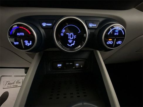 Used 2024 Hyundai Venue Limited image 19