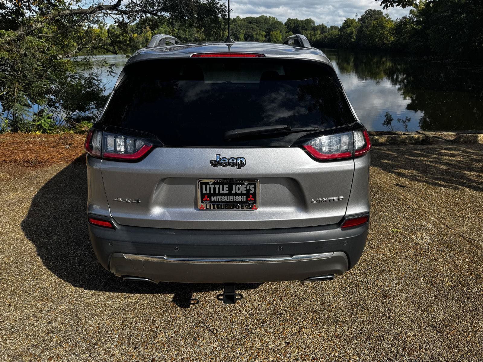 Used 2019 Jeep Cherokee Limited w/ Luxury Group AWD/4WD image 7