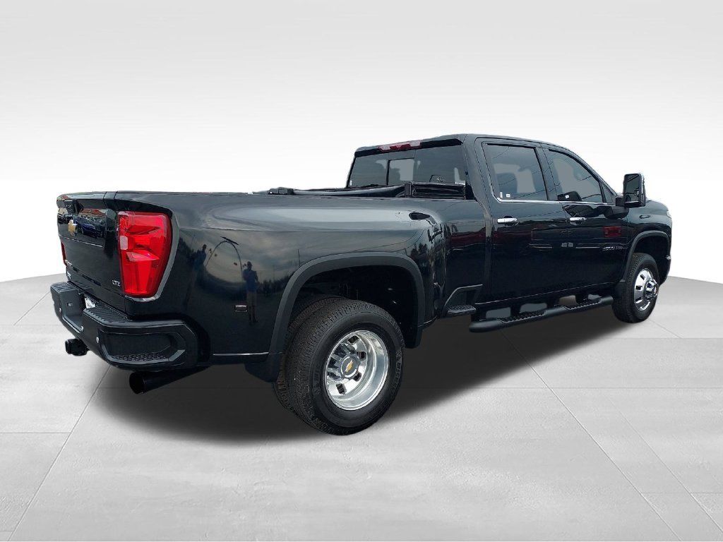 Used 2025 Chevrolet Silverado 3500 LTZ w/ LTZ Plus Package AWD/4WD image 5