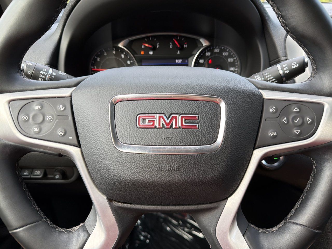 Used 2023 GMC Terrain SLT w/ Infotainment Package II FWD image 9