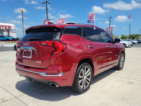 Used 2020 GMC Terrain Denali w/ Denali Premium Package FWD image 12