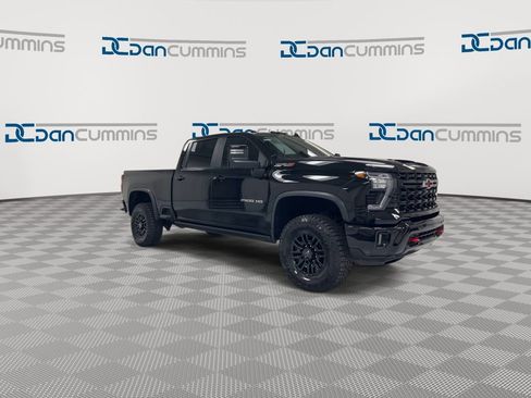 Used 2025 Chevrolet Silverado 2500 ZR2 w/ Technology Package AWD/4WD image 2