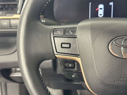 Used 2024 Toyota Crown Limited image 17