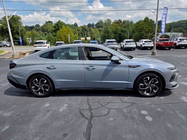 Used 2025 Hyundai Sonata SEL FWD image 9
