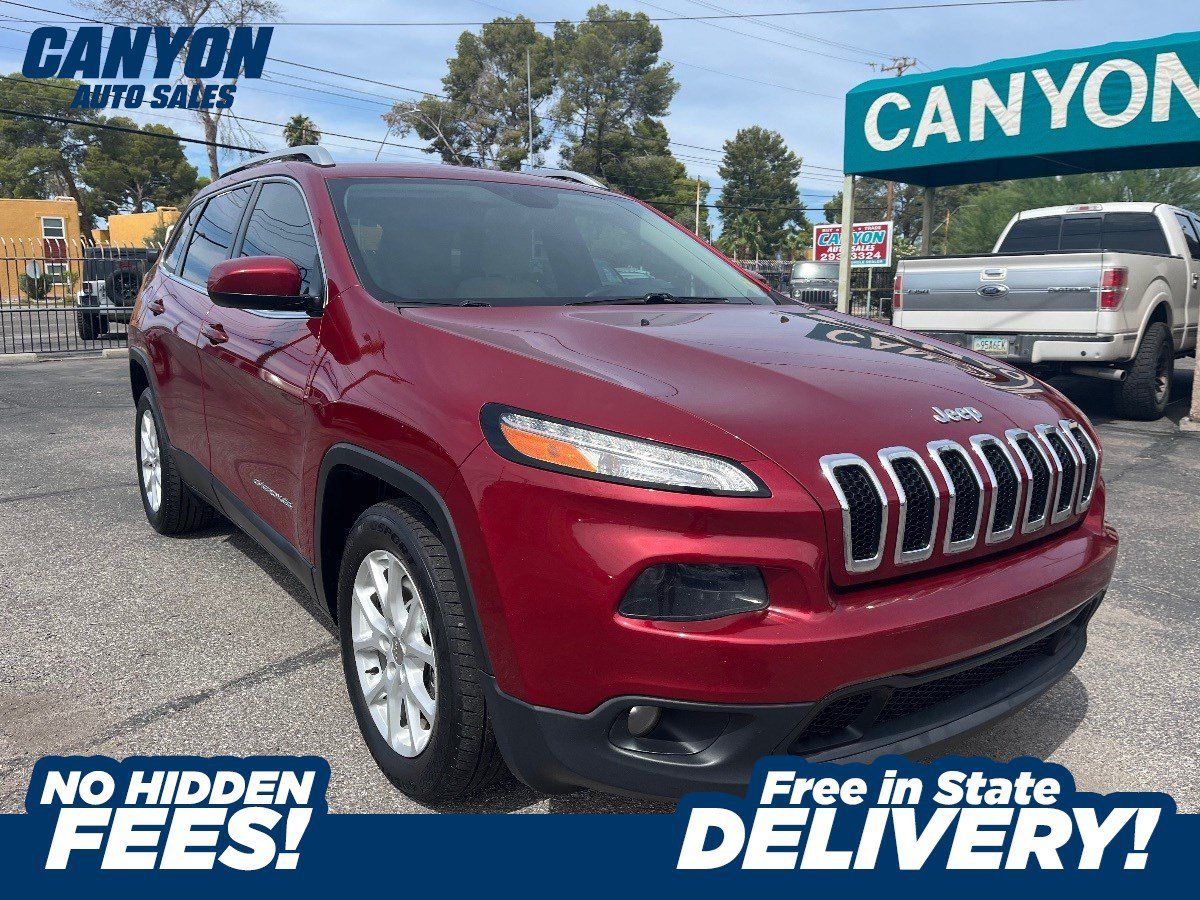 Used 2017 Jeep Cherokee Latitude w/ Comfort/Convenience Group FWD image 1