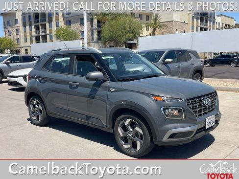 Used 2025 Hyundai Venue SEL FWD image 1