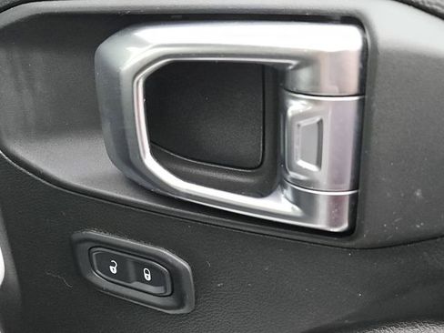 Used 2022 Jeep Wrangler Unlimited Sport image 32