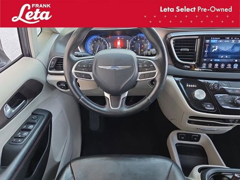 Used 2017 Chrysler Pacifica Touring-L Plus image 25