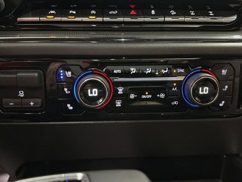 Used 2023 Chevrolet Silverado 1500 ZR2 image 28