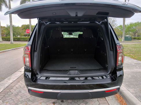 Used 2023 Chevrolet Suburban LT w/ Luxury Package image 46