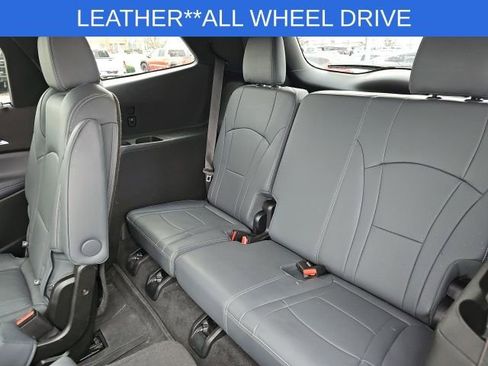 Used 2023 Buick Enclave Premium image 28
