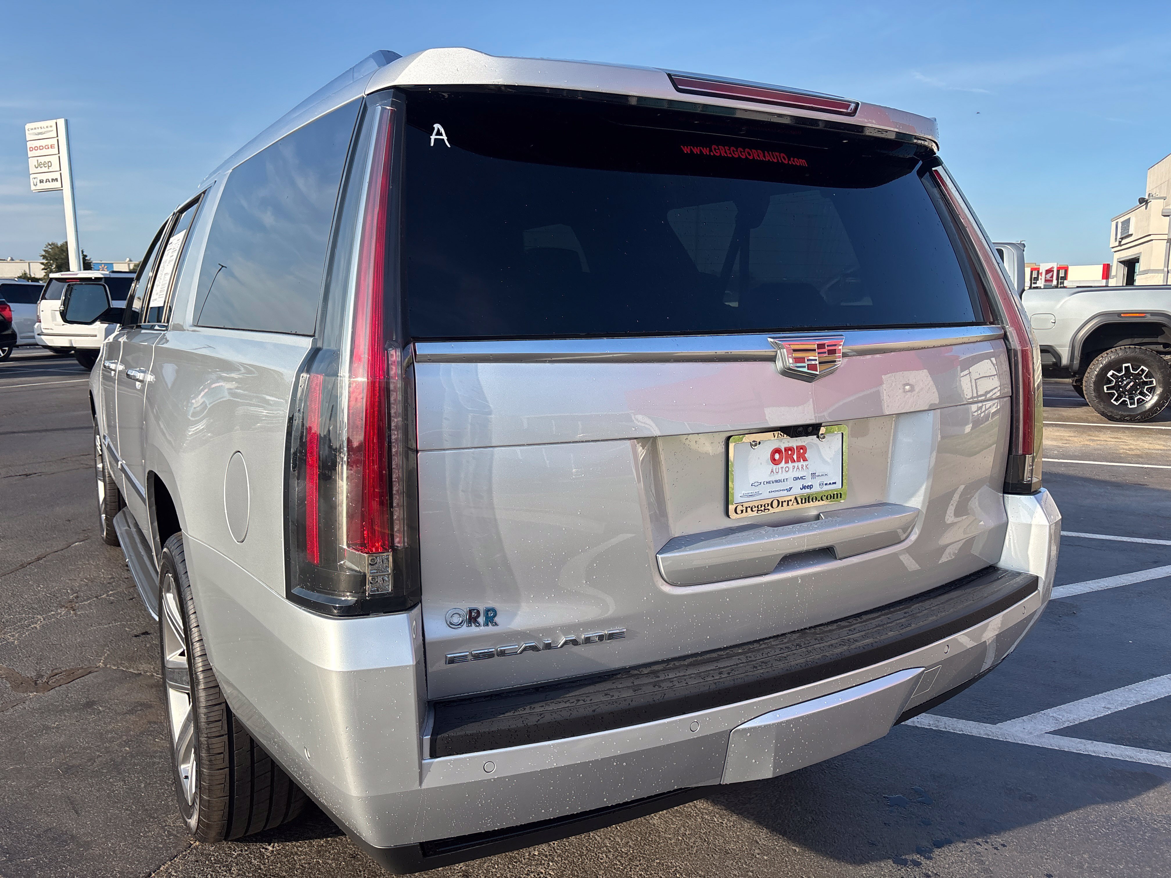 Used 2019 Cadillac Escalade ESV Luxury AWD/4WD image 5
