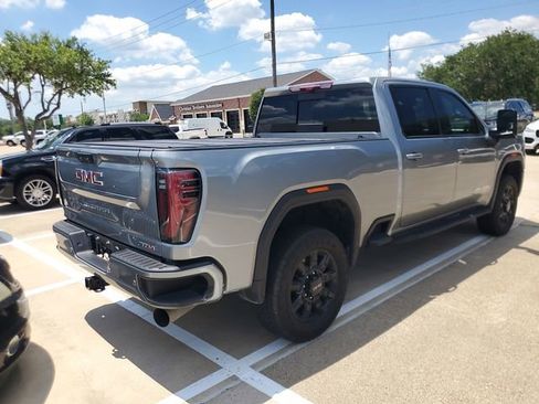 Used 2025 GMC Sierra 2500 AT4 w/ AT4 Premium Plus Package AWD/4WD image 9