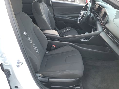 Certified 2025 Hyundai Elantra Sport image 16