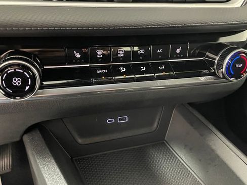 New 2026 Chevrolet Equinox LT image 8