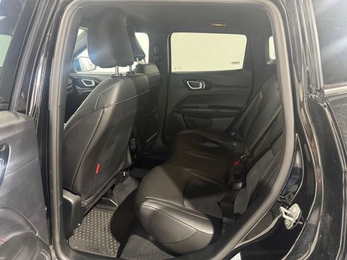 Used 2025 Jeep Compass Trailhawk image 8