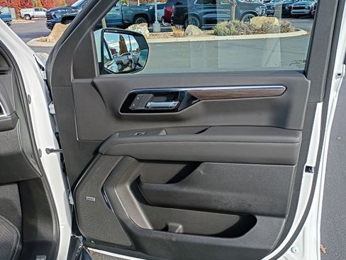 New 2026 Chevrolet Suburban LT w/ Comfort Package image 21