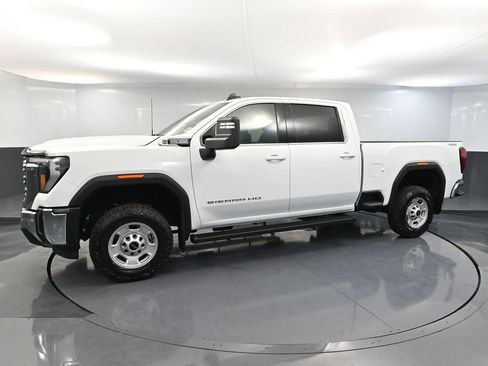 Used 2025 GMC Sierra 2500 SLE image 12