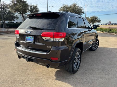 Used 2017 Jeep Grand Cherokee Overland w/ Jeep Active Safety Group image 5