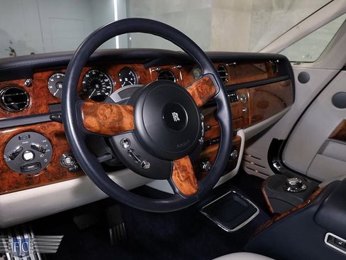Used 2010 Rolls-Royce Phantom Coupe RWD image 26