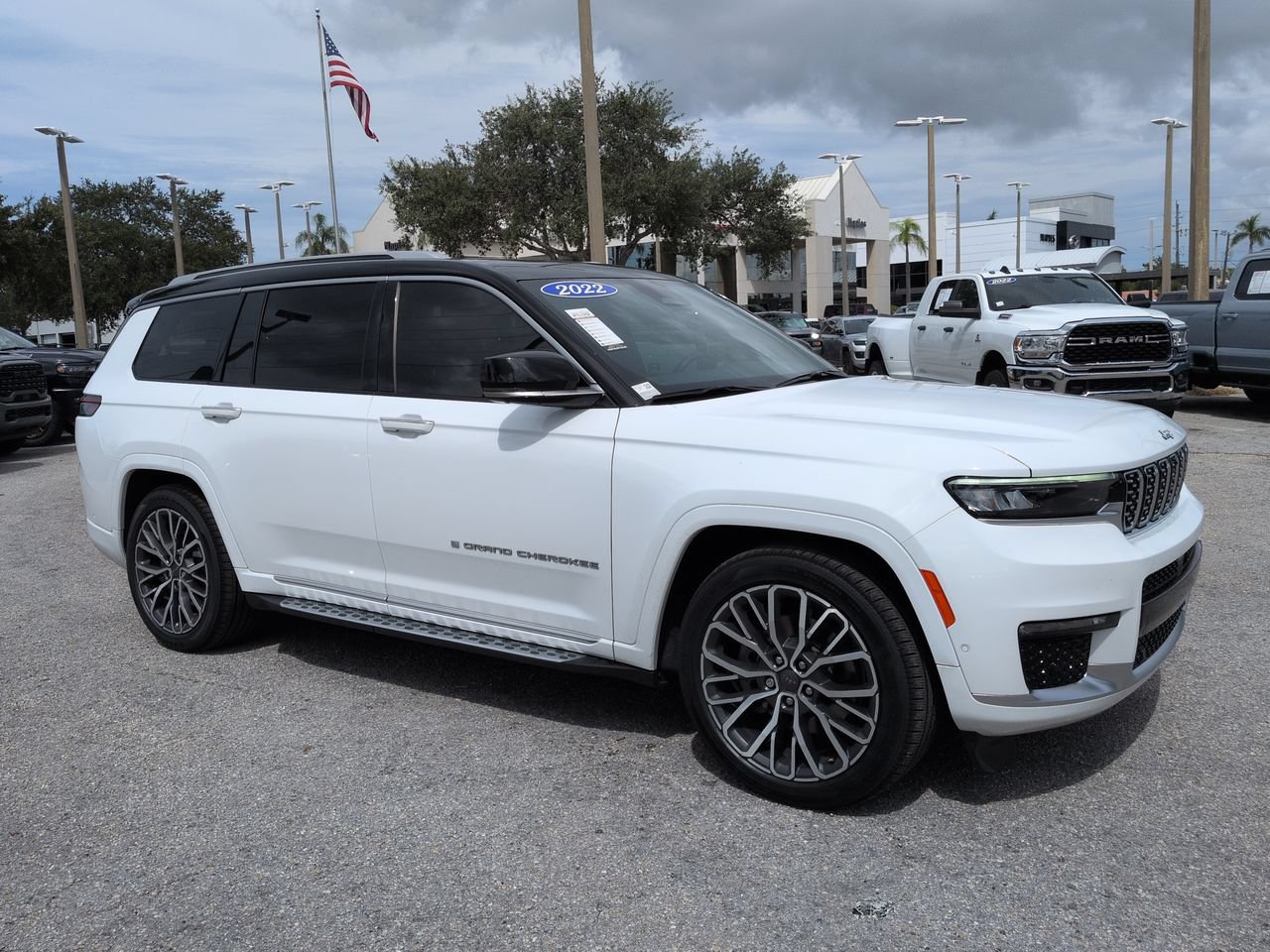 Used 2022 Jeep Grand Cherokee L Summit AWD/4WD image 2
