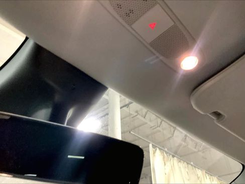 Used 2021 Tesla Model Y Long Range image 33