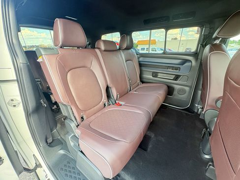 Used 2025 Volkswagen ID. Buzz Pro S RWD image 31