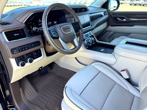 Used 2022 GMC Yukon Denali w/ Advanced Technology Package image 11