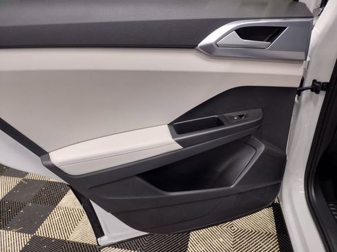 New 2025 Volkswagen Taos SE image 23