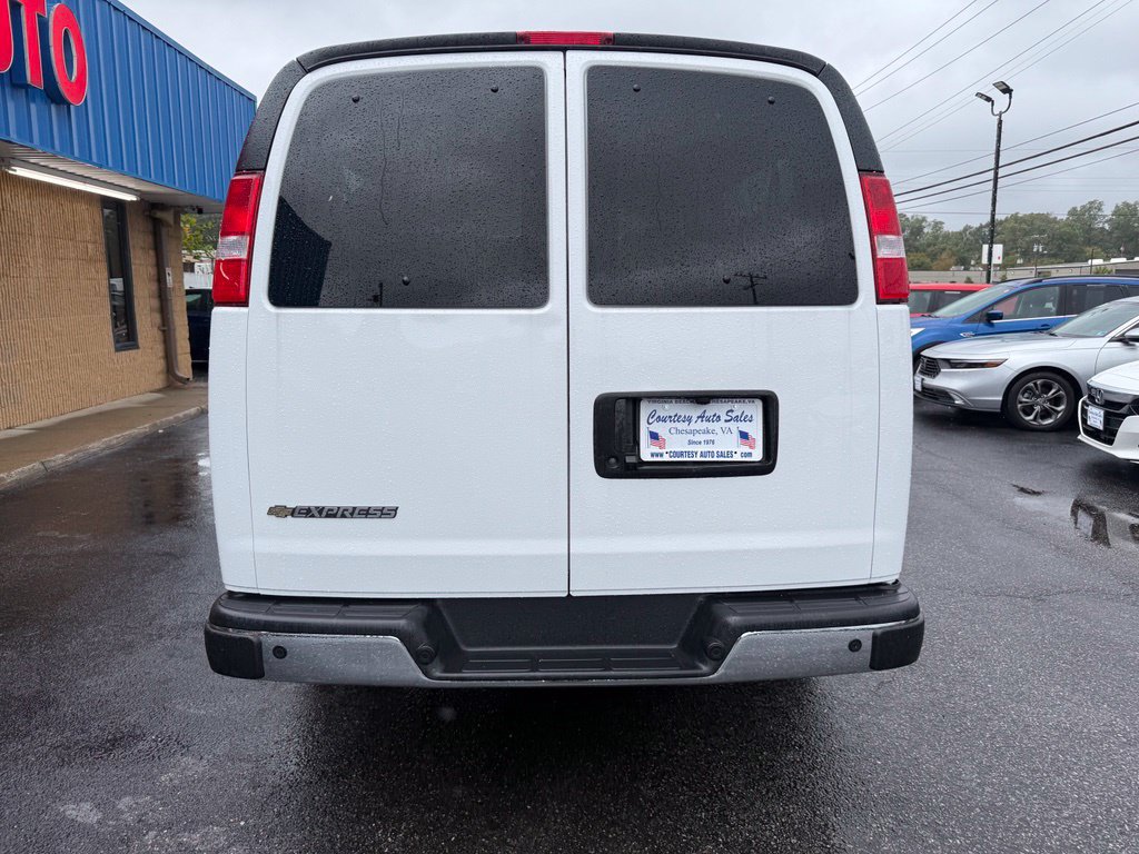Used 2025 Chevrolet Express 3500 LT w/ LT Preferred Equipment Group RWD image 9