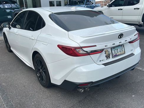 Used 2025 Toyota Camry SE image 3