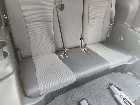 Used 2023 Toyota Highlander LE FWD image 33