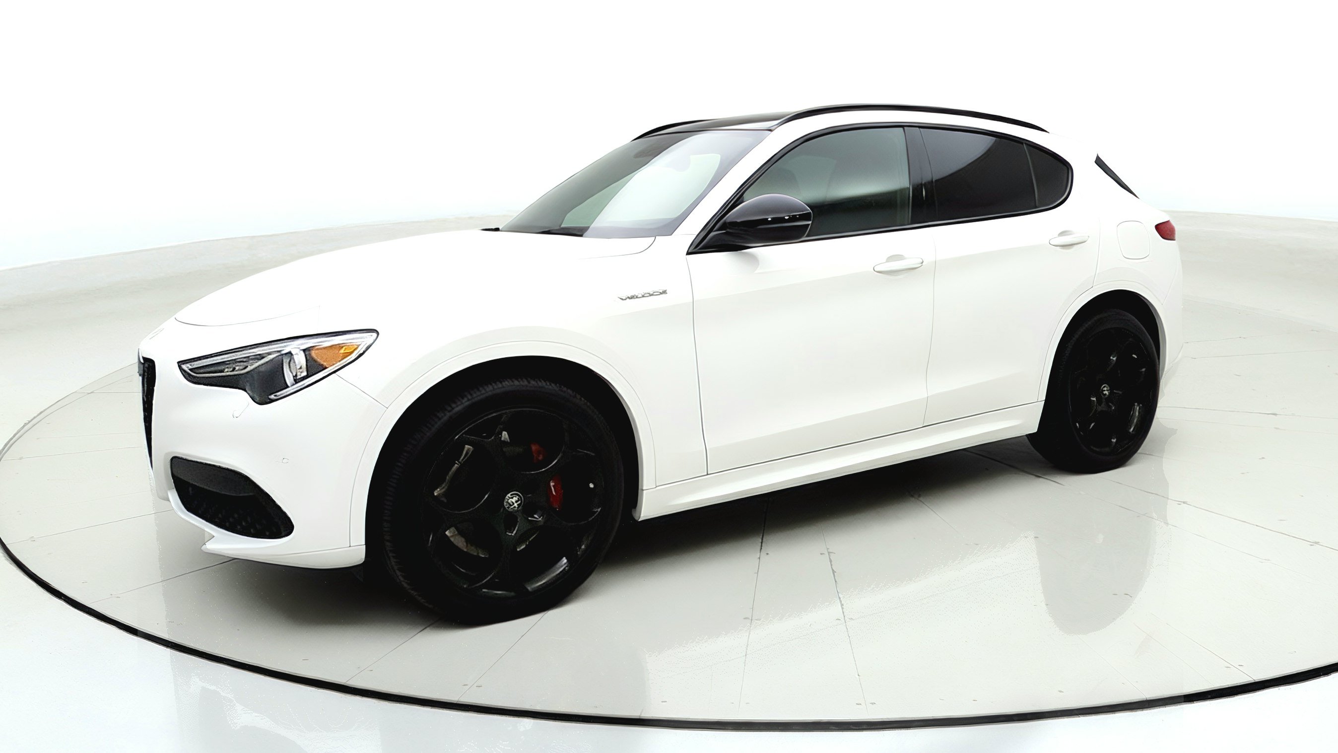 Used 2022 Alfa Romeo Stelvio Veloce AWD/4WD image 3