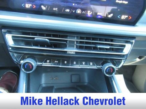 Used 2025 Chevrolet Traverse LT image 28