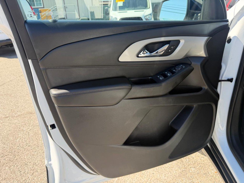 Used 2021 Chevrolet Traverse LS FWD image 15