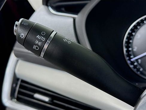 Used 2022 Cadillac XT4 Premium Luxury w/ LPO, Radiant Package image 15