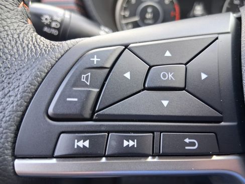 New 2025 Nissan Versa SR w/ Trunk Package image 11