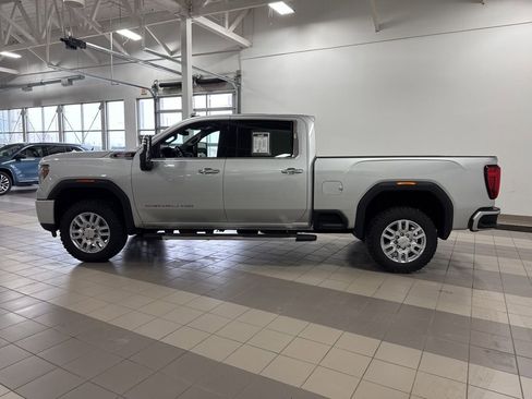 Used 2022 GMC Sierra 3500 Denali image 2