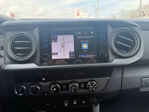 Used 2019 Toyota Tacoma TRD Sport image 13