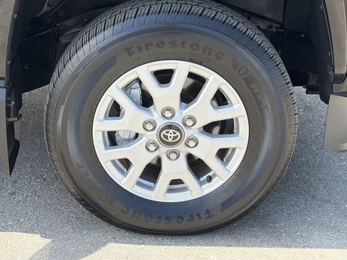 Certified 2025 Toyota Tacoma SR5 AWD/4WD image 14